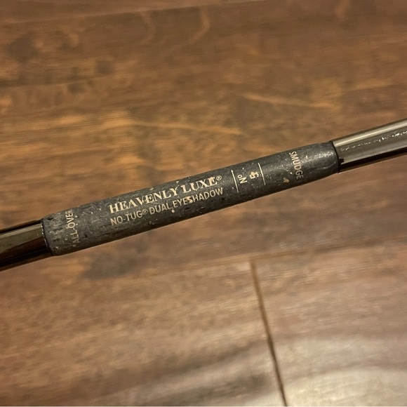 It Cosmetics Heavenly Luxe No Tug Dual Eyeshadow Brush #5 - Picture 6 of 6